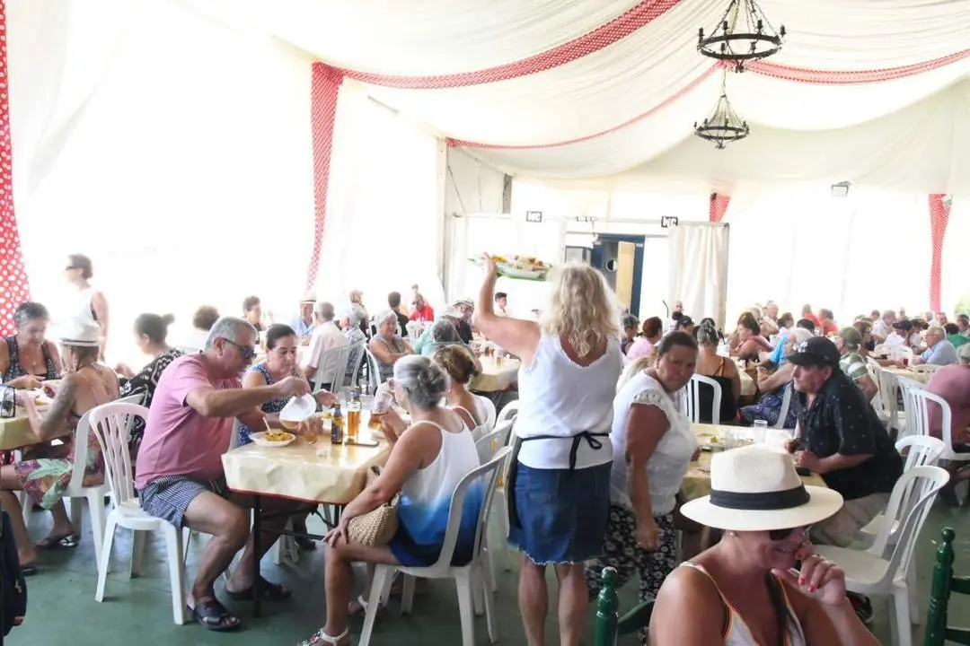 Domingo Rociero en Torreguadiaro. - AI