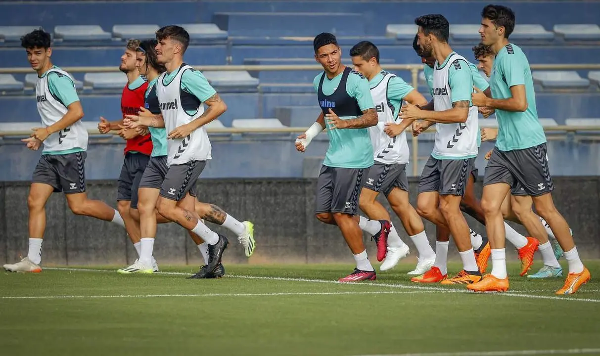 Tambi&eacute;n se entrena para volver. - M&aacute;laga CF