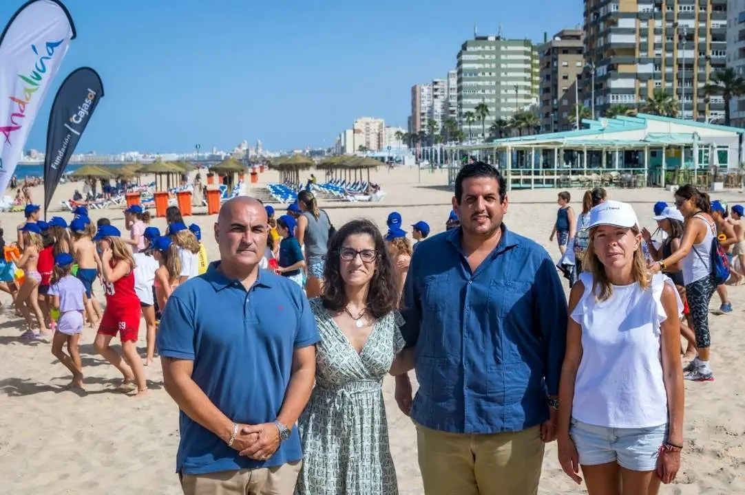 Inicio del concurso en la playa de la Victoria.  - Viva