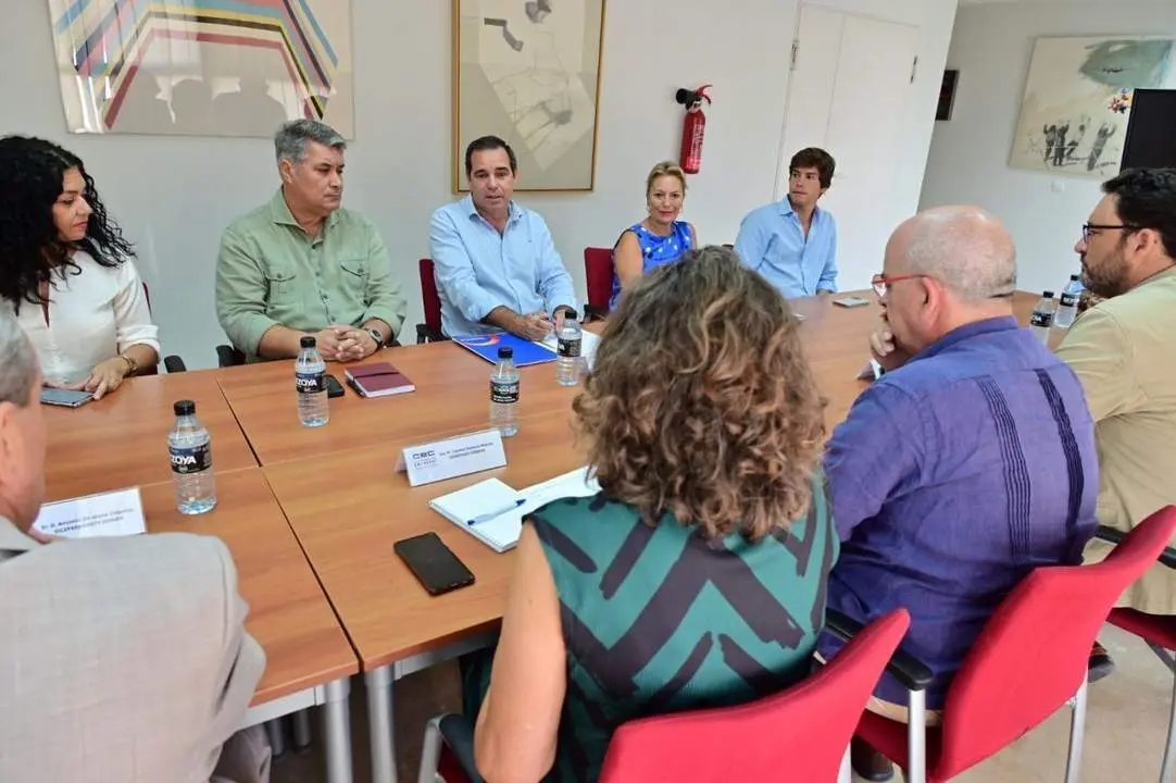 Gallardo y Roman&iacute; en la sede de la CEC - pp