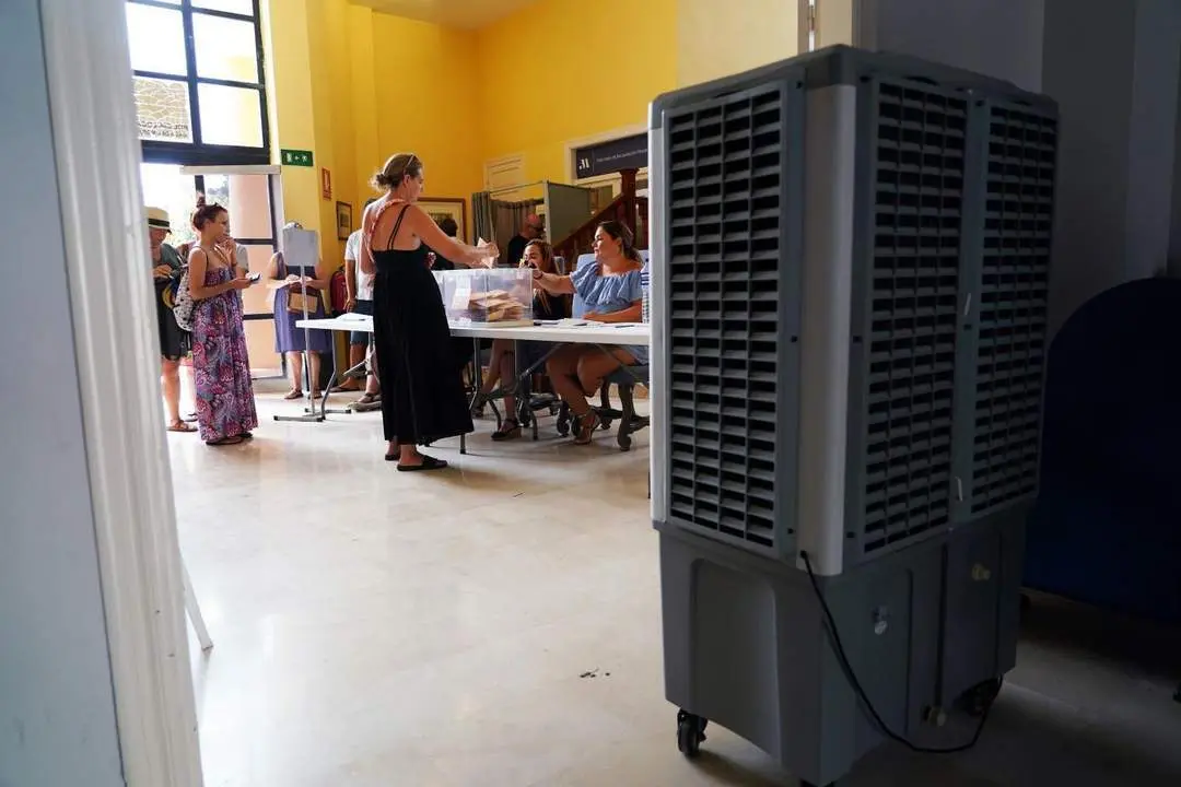 Colegio electoral en M&aacute;laga. - &Aacute;lex Zea/Europa Press