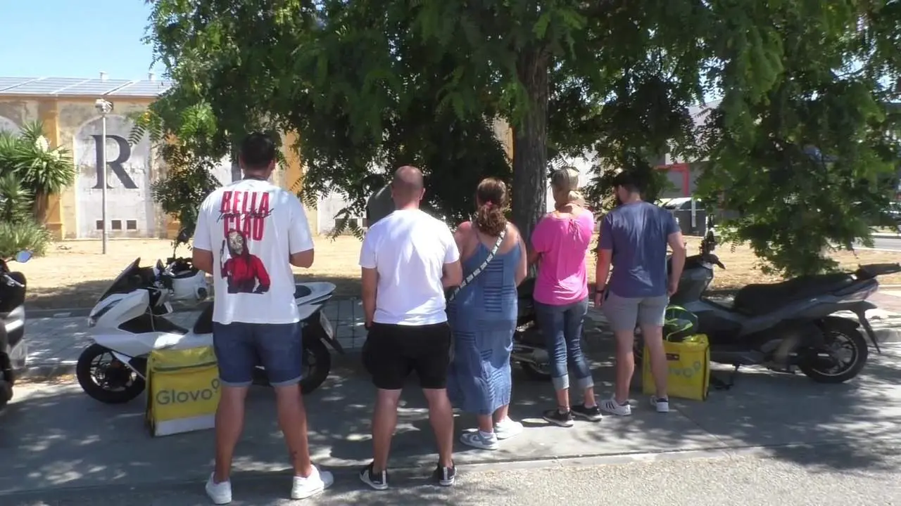 Los repartidores de Glovo cuelgan la mochila y se ponen en huelga en El Puerto