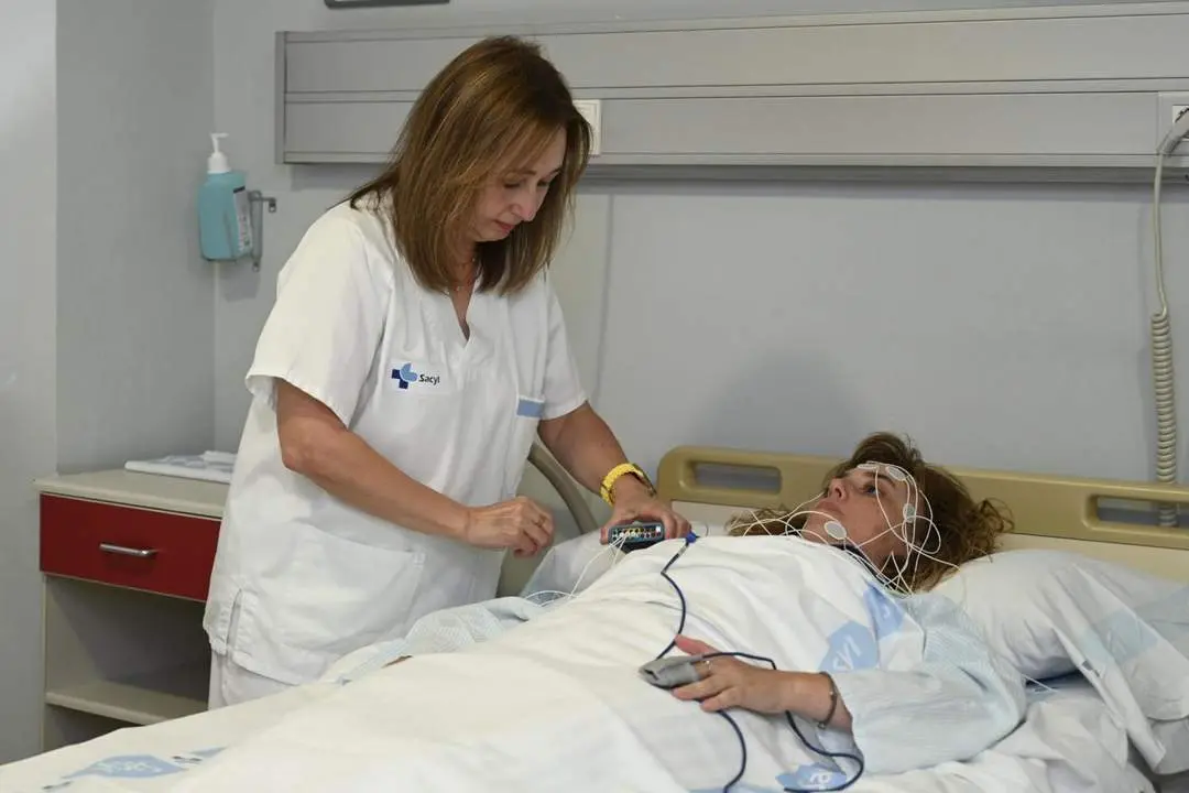 Prueba para diagnosticar apnea. - EFE/ Almudena &Aacute;lvarez