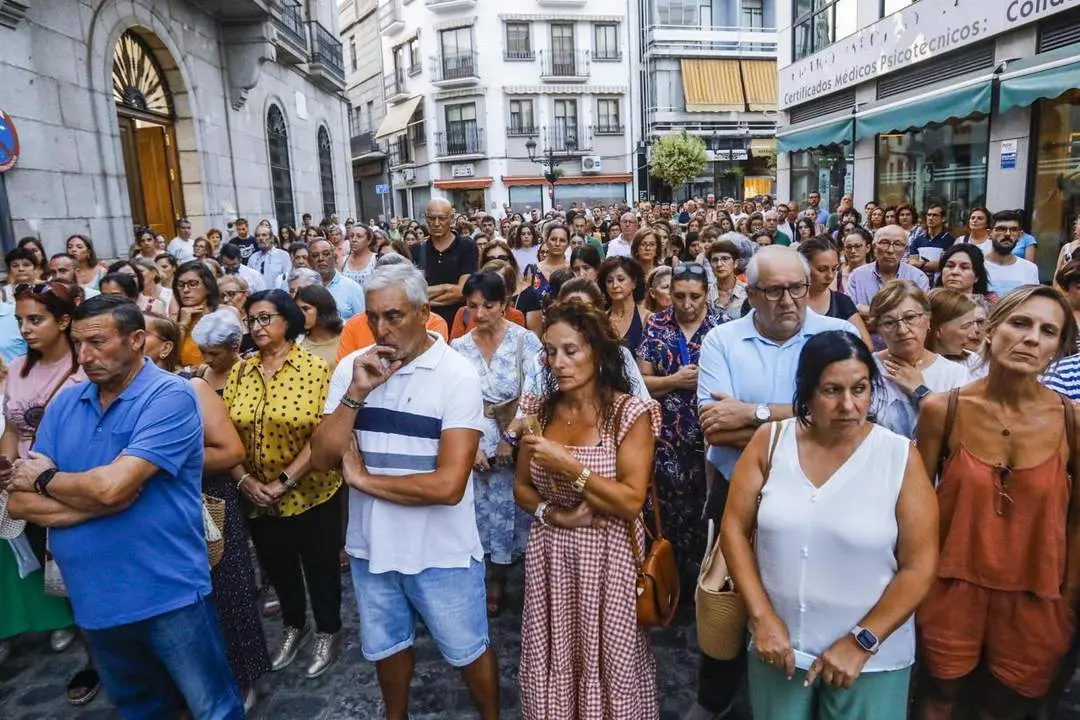 Concentraci&oacute;n de vecinos en Pozoblanco. - EFE