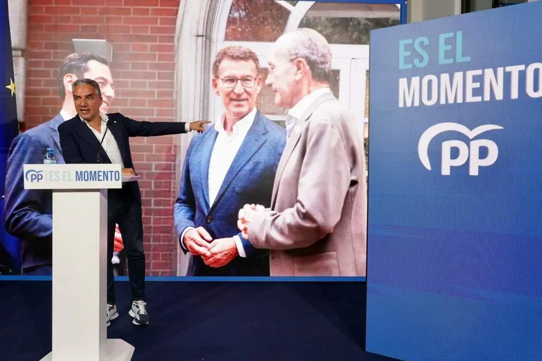 Bendodo ante la imagen virtual. - VM