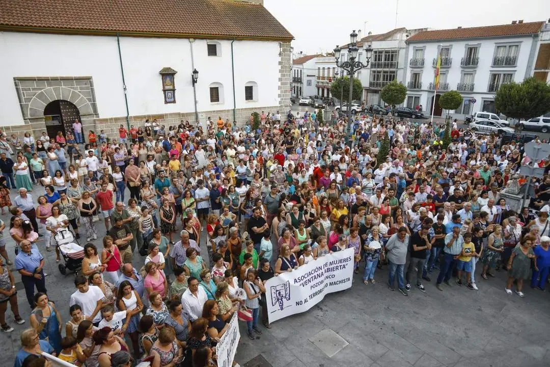 Villanueva de C&oacute;rdoba recuerda a Juani, asesinada por su pareja. - EFE