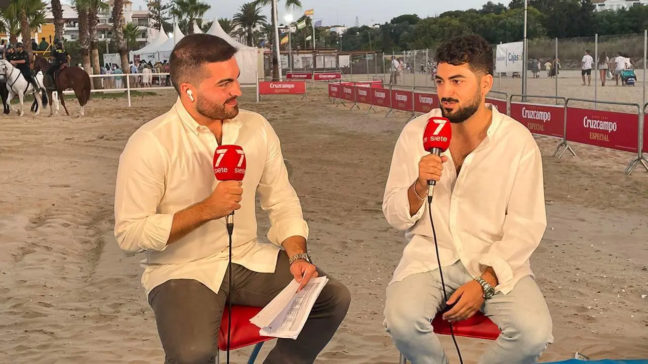 Gonzalo Alhambra: "Cuando nos junt&aacute;bamos en familia siempre hab&iacute;a una guitarra y un caj&oacute;n"