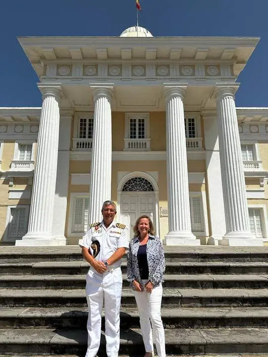 Nadia Calvi&ntilde;o junto al Comandante Pazos - A.I.