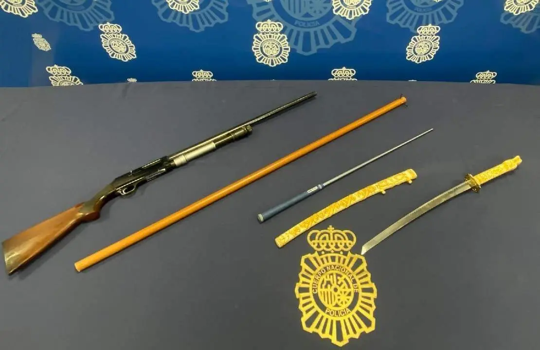 Armas intervenidas tras la detenci&oacute;. - CNP