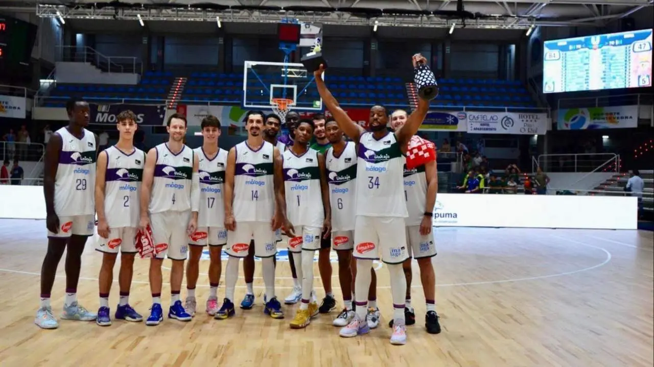 Celebrando el triunfo. - Unicaja CB