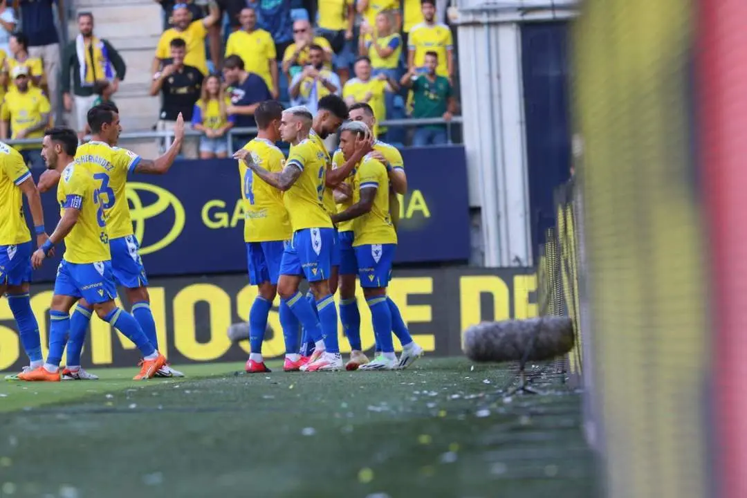 Celebraci&oacute;n del gol de Machis. - Trekant Media