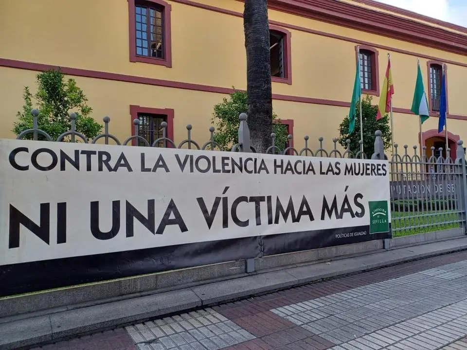 Pancarta reivindicativa contra la violencia machista en la Diputaci&oacute;n. - DIPUTACI&Oacute;N DE SEVILLA