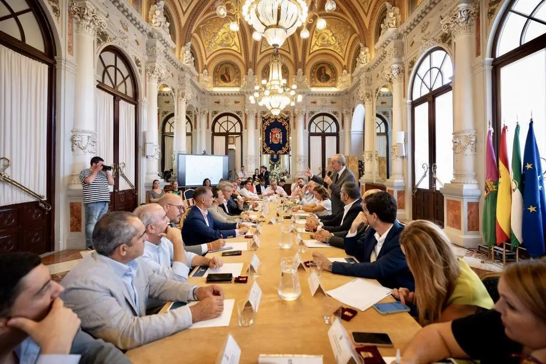 La primera reuni&oacute;n. - Diputaci&oacute;n