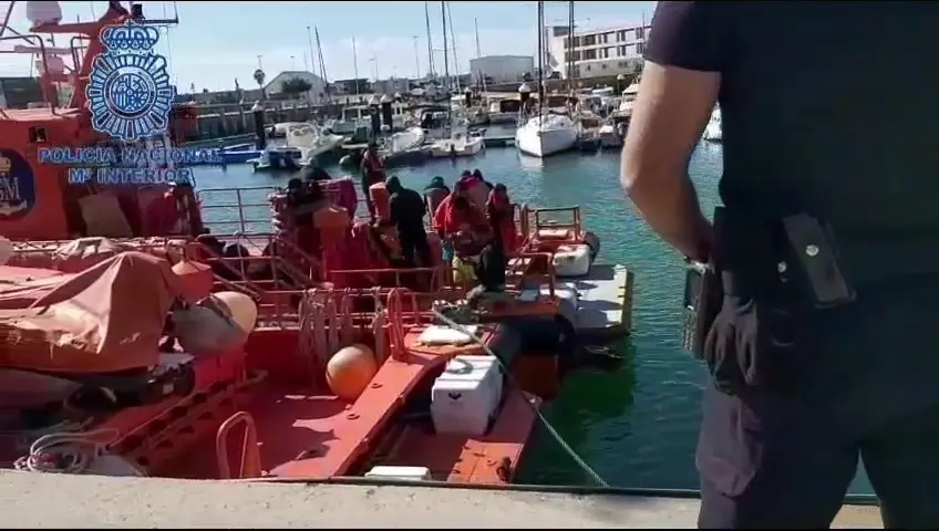 Salvamento Mar&iacute;timo rescata a 21 migrantes en C&aacute;diz