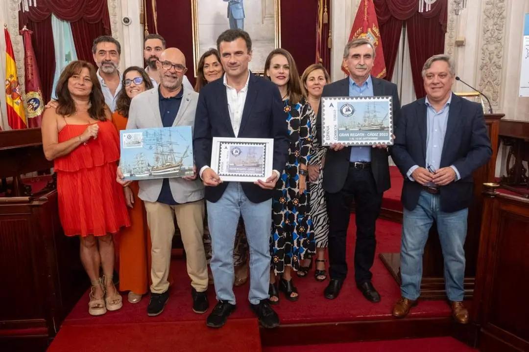 Presentaci&oacute;n del sello y la tarjeta postal.  - Ayuntamiento
