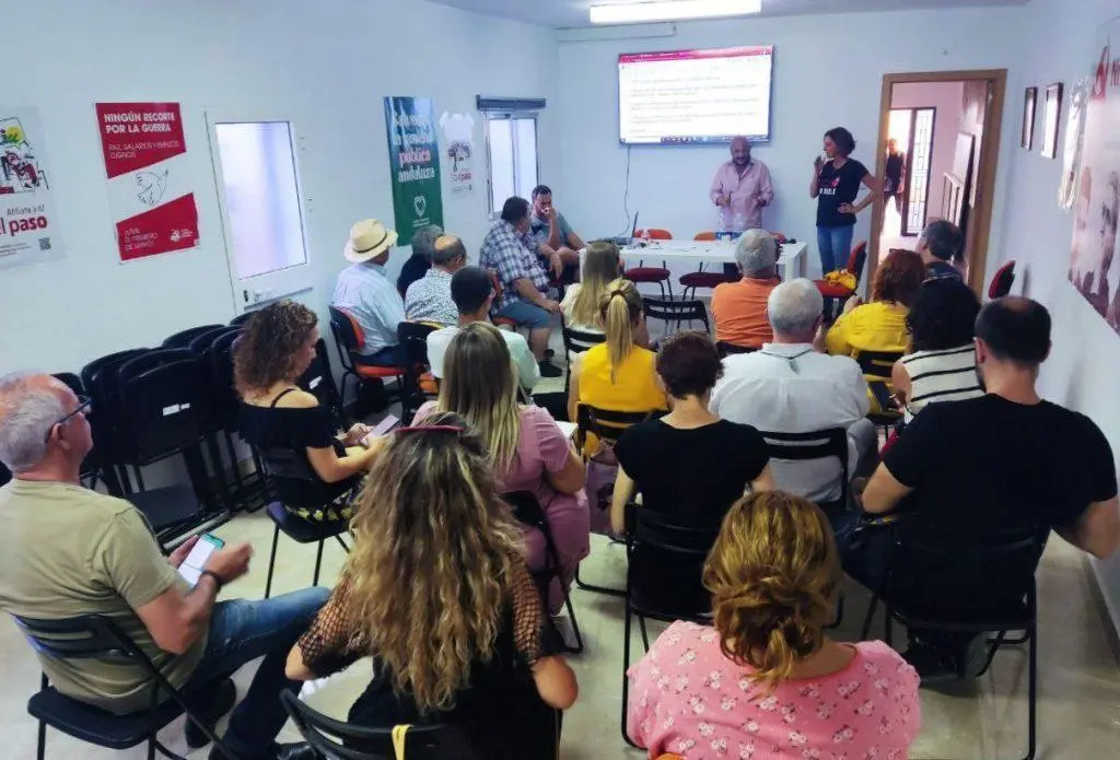 Reuni&oacute;n de las empleadas con los responsables de La Confluencia - IU-Ganemos