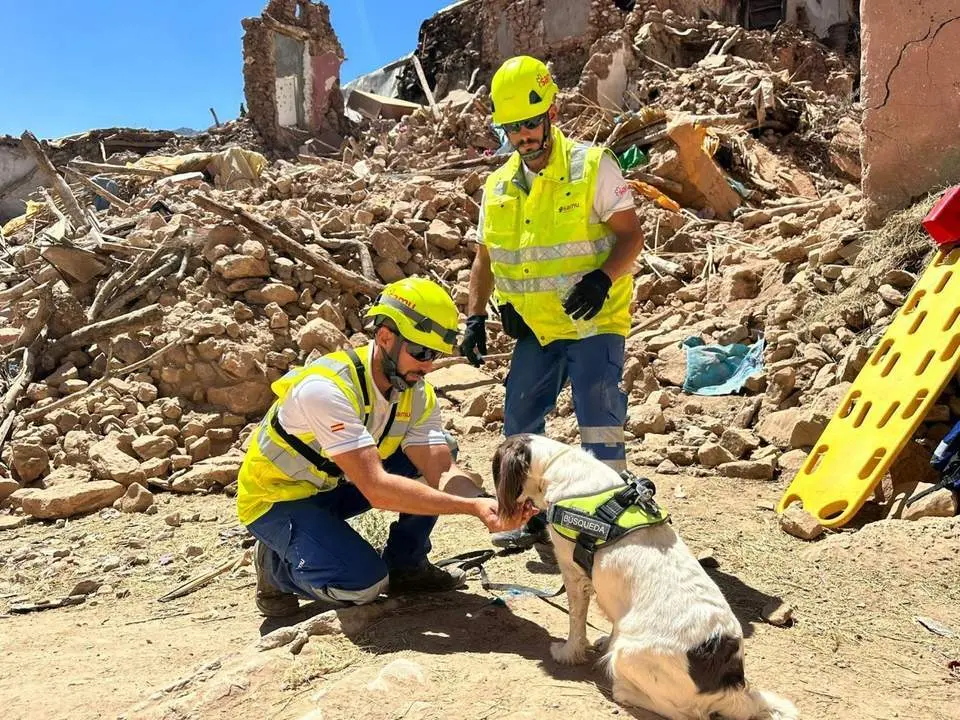 Operativos de SAMU desplegados en Adassil tras el se&iacute;smo.  - FUNDACI&Oacute;N SAMU