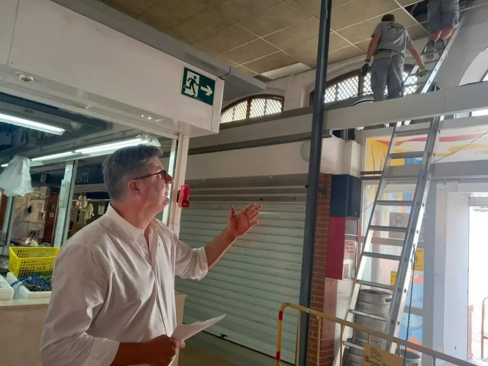 El alcalde, Sergio Velasco, en el Mercado de Abastos. - 