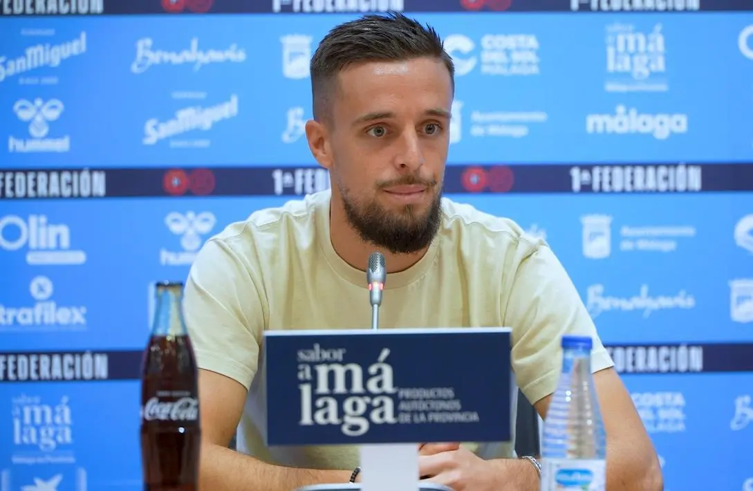 Genaro, durante la rueda de prensa.  - M&Aacute;LAGA CF