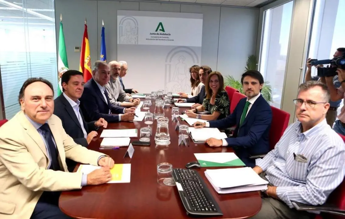 Reuni&oacute;n mantenida por el alcalde de Sevilla y la consejer&iacute;a.  - JUNTA DE ANDALUCIA