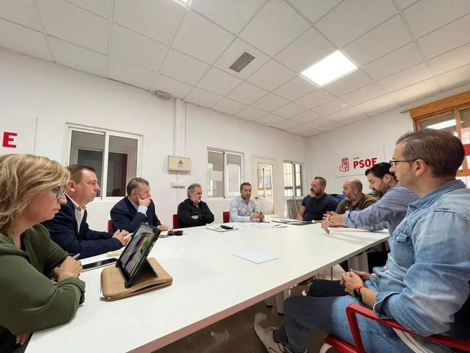 Mill&aacute;n en la reuni&oacute;n con trabajadores. - Viva Ja&eacute;n.
