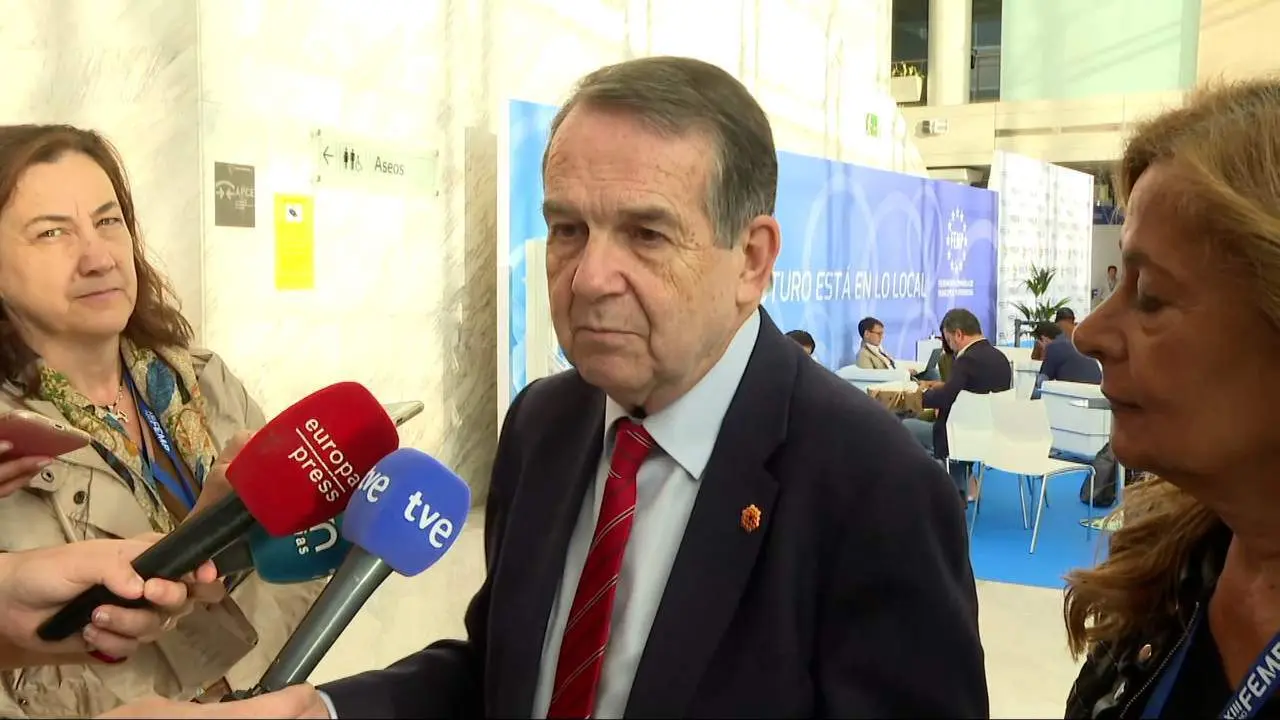 Caballero se despide de la Presidencia de la FEMP asegurando que "no deb&iacute;a continuar"