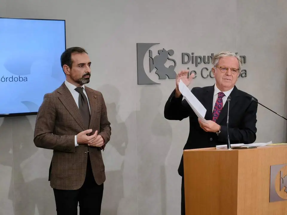 Salvador Fuentes y F&eacute;lix Romero durante la presentaci&oacute;n del plan. - DAVID SALGUERO