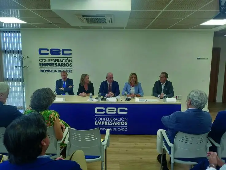 Junta Directiva de la CEC, con S&aacute;nchez Rojas y Almudena Mart&iacute;nez. - VIVA