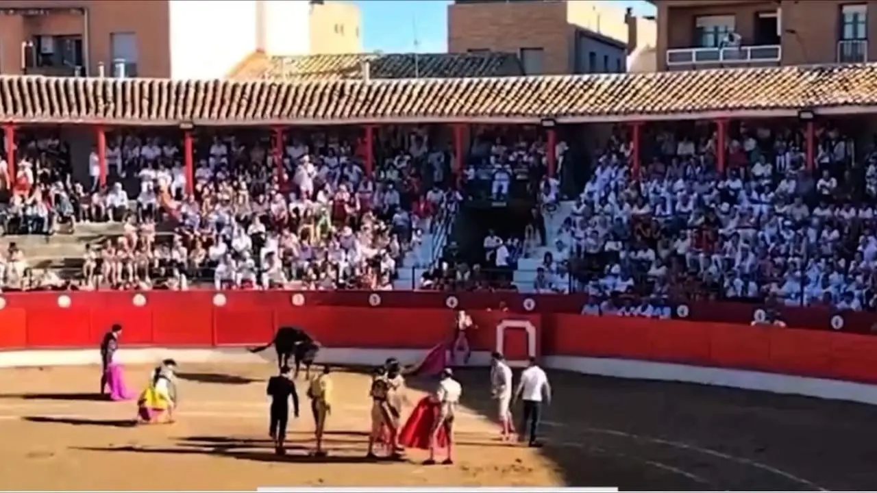 El Cordob&eacute;s, trasladado al hospital tras sufrir un percance toreando en Navarra