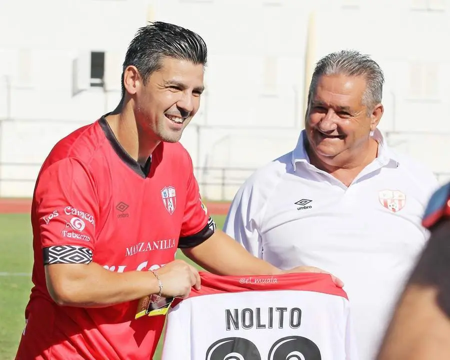 Nolito y Joaqu&iacute;n D&iacute;az antes del comienzo del partido - Muala