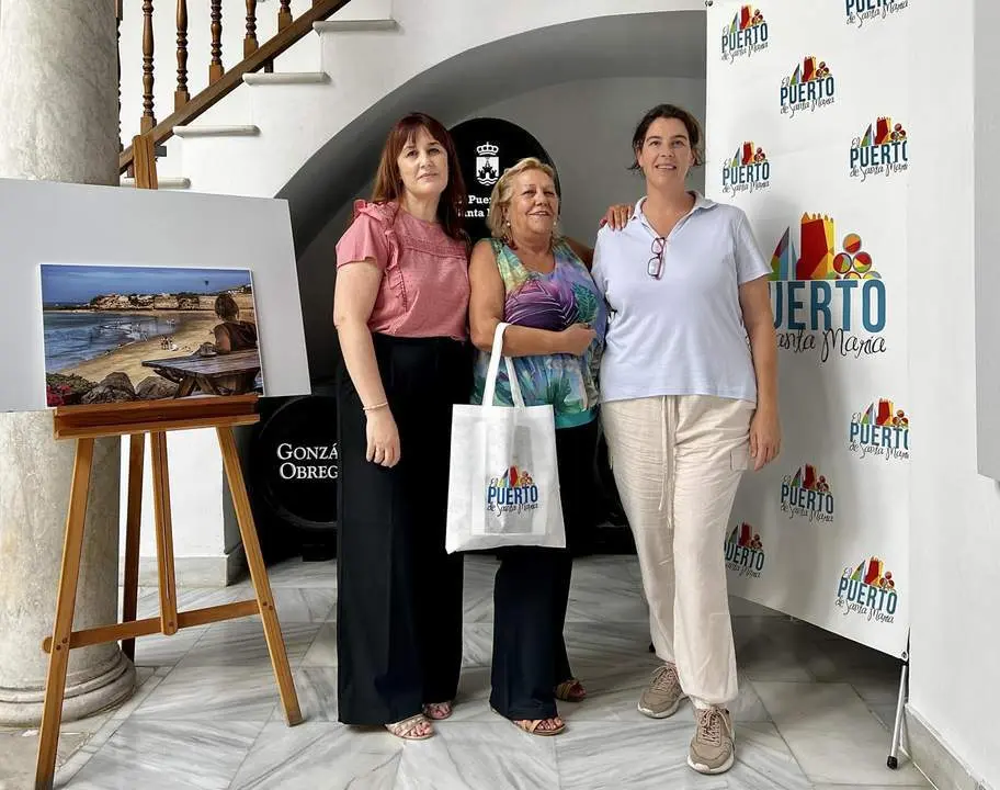 Entrega premio fotogr&aacute;fico.  - Viva. 