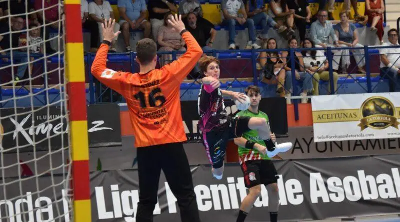 El &Aacute;ngel Xim&eacute;nez durante uno de sus partidos en la Liga Asobal. - BM &Aacute;NGEL XIM&Eacute;NEZ