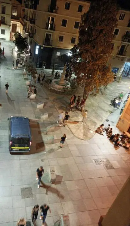 Actuaci&oacute;n policial en la plaza San Francisco. - VM