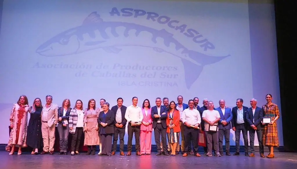 Foto de familia de la gala del anterior encuentro Caballeros del Mar - Ayto. Isla Cristina
