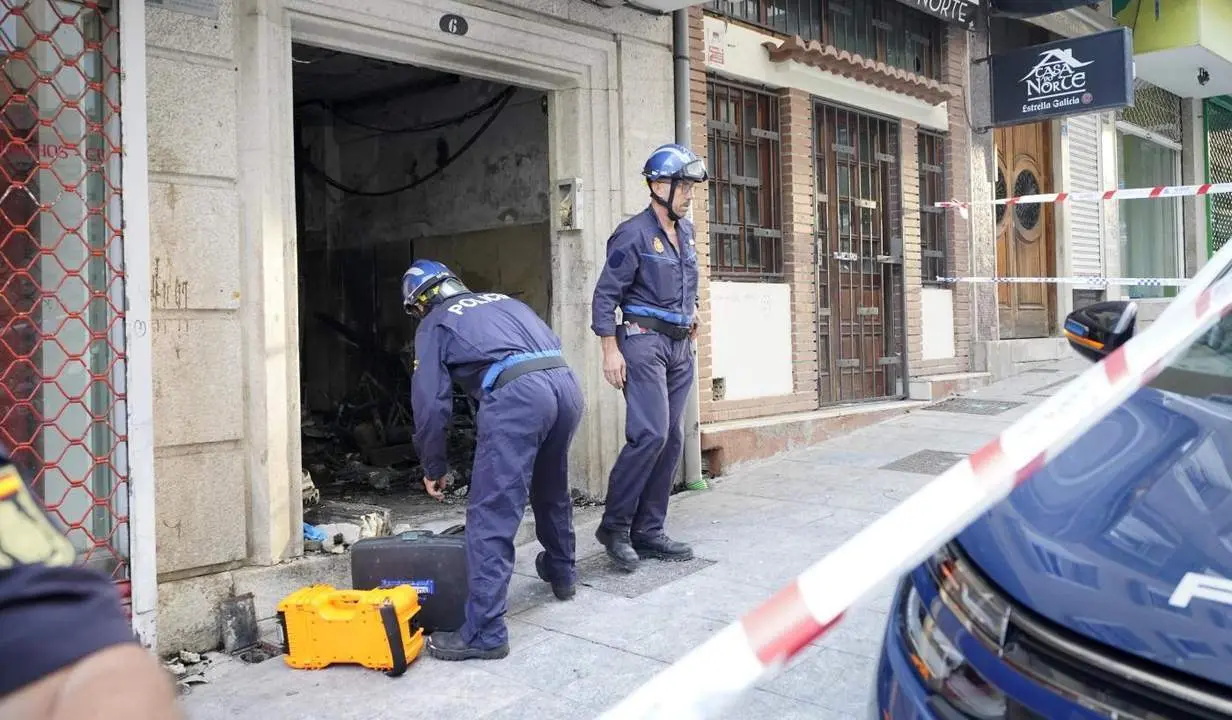 Fallecen cuatro personas en el incendio de un edificio en Vigo. - Europa Press