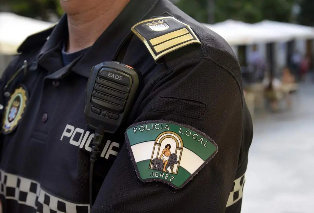 Un agente de la Polic&iacute;a local de Jerez - jerez.es