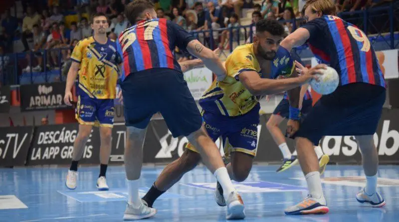 El &Aacute;ngel Xim&eacute;nez en un partido frente al Bar&ccedil;a en la Liga Asobal. - &Aacute;NGEL XIM&Eacute;NEZ