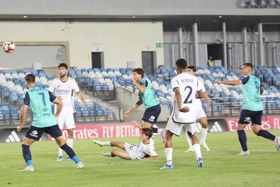 Una acci&oacute;n del partido en el Estadio Alfredo di St&eacute;fano - ASCF
