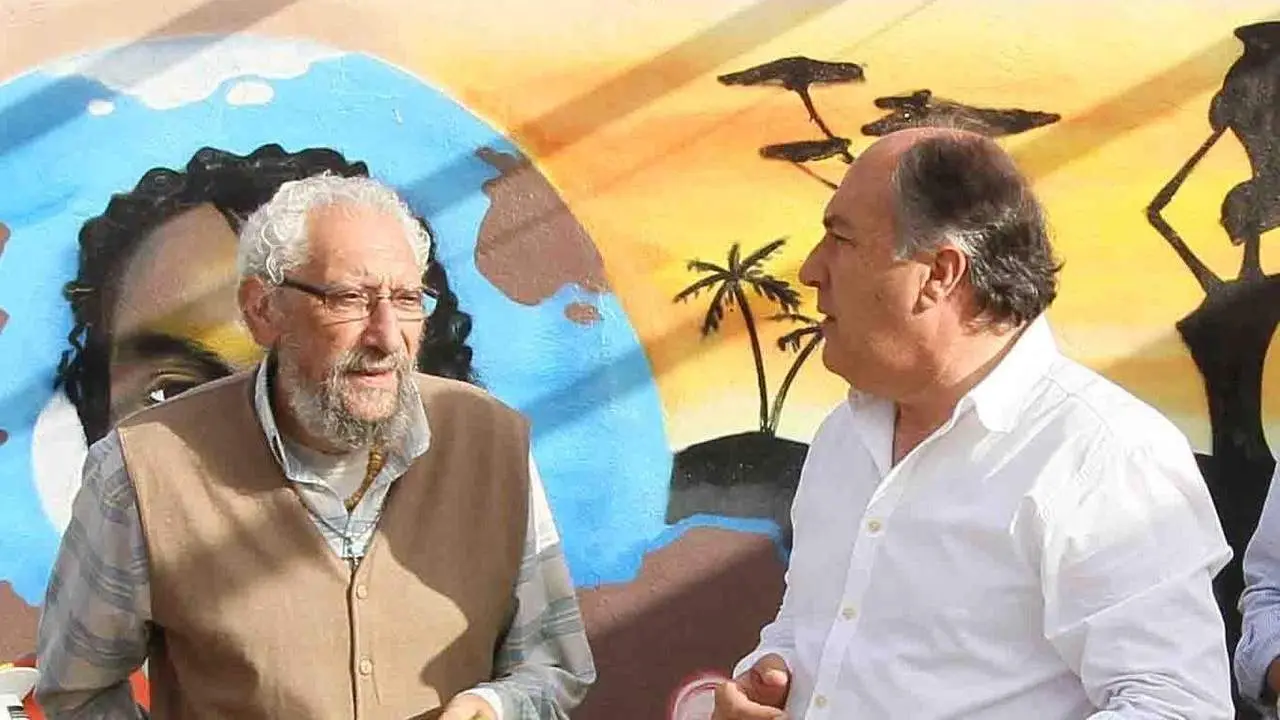 Landaluce y el padre Andr&eacute;s Avelino, en una imagen de archivo. - A. I.