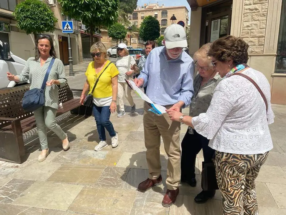 Turistas en la capital. - Viva Ja&eacute;n.