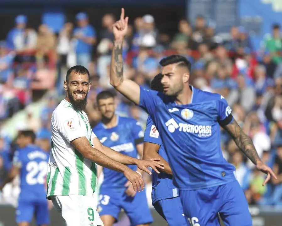 Borja Iglesias, del Real Betis, durante el partido contra el Getafe.  - efe