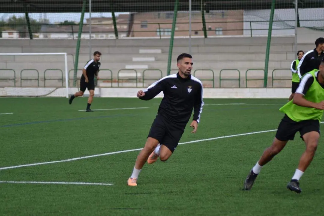 Adri&aacute;n Paz en un entrenamiento de esta semana con el Real Ja&eacute;n. - REAL JA&Eacute;N