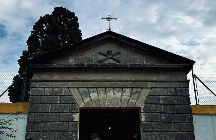 Cementerio.  - Viva. 
