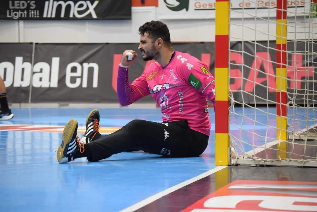 Fradj Ben Tekaya durante el partido ante Valladolid. - LIGA ASOBAL