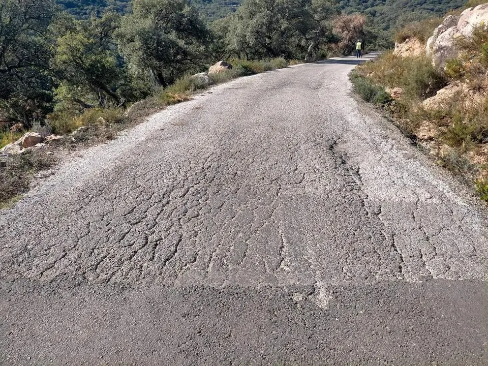 La actuaci&oacute;n contempla la apertura y limpieza de cunetas terrizas. - 