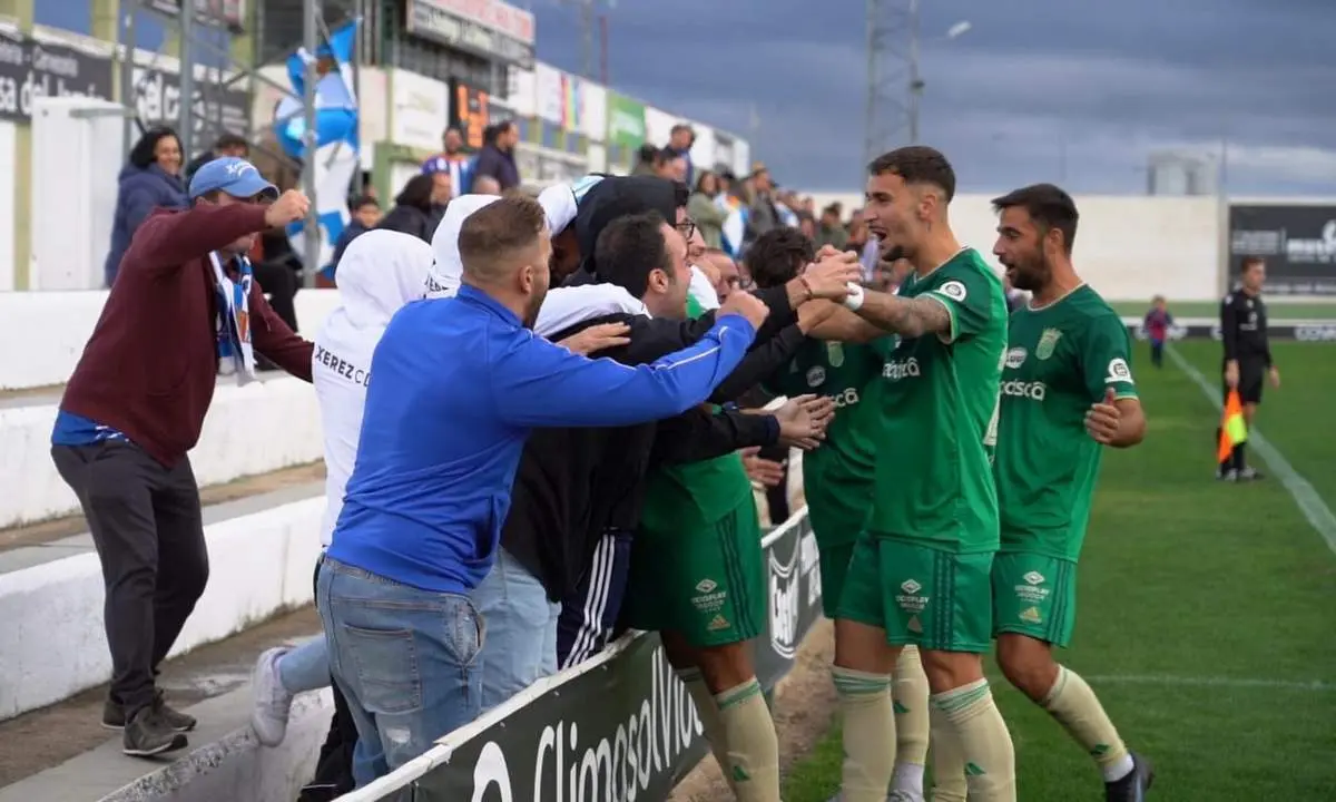El Xerez CD celebra uno de sus goles en Pozoblanco. - Xerez CD