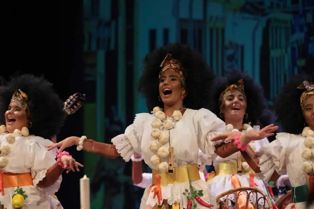 Agrupaci&oacute;n infantil 'Las santitas' actuando en el Falla. - RA&Uacute;L ALBERA