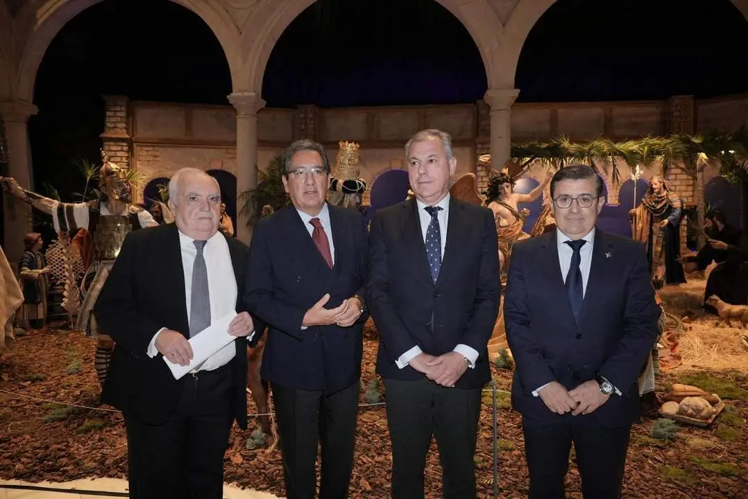 Foto de familia de la presentaci&oacute;n.  - Cajasol