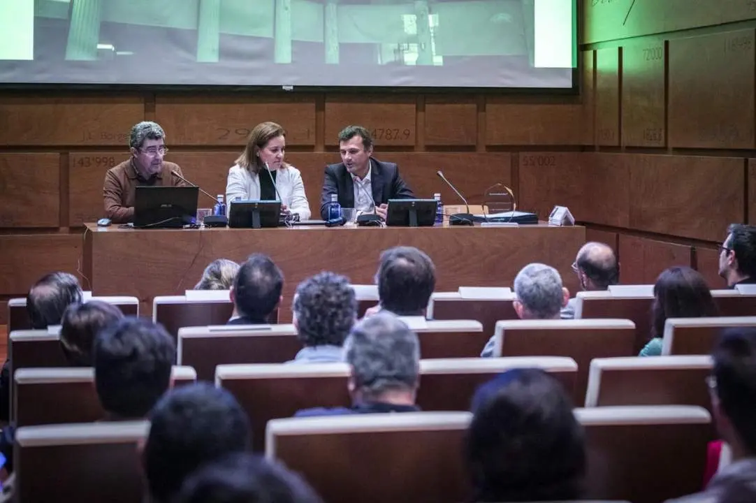 El acto de presentaci&oacute;n cont&oacute; con la presencia del alcalde de C&aacute;diz. - COLEGIO DE ARQUITECTOS DE C&Aacute;DIZ 