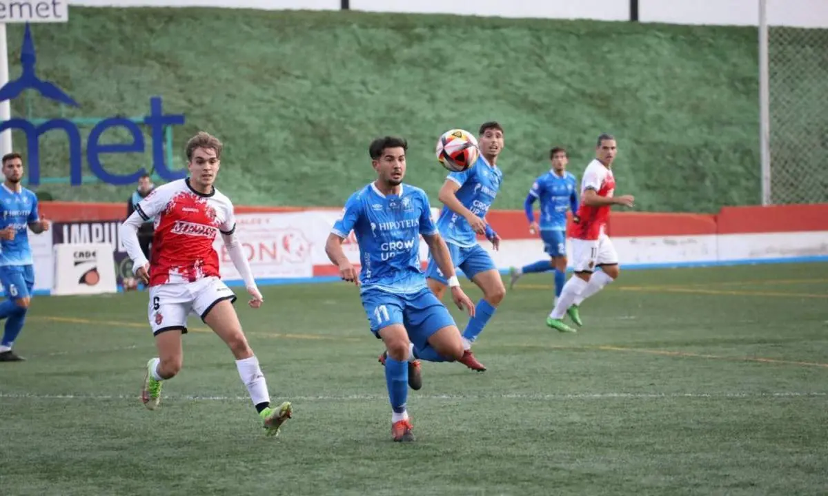 Ilias, en el estadio del Atl&eacute;tico Espele&ntilde;o. - xerezdfc.com